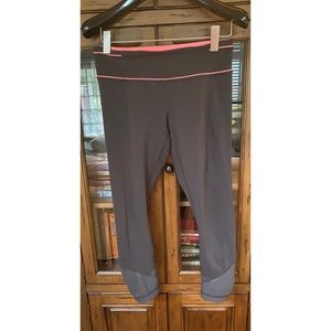 Lululemon Gray Leggings w Neon Pink Detail Sz 8